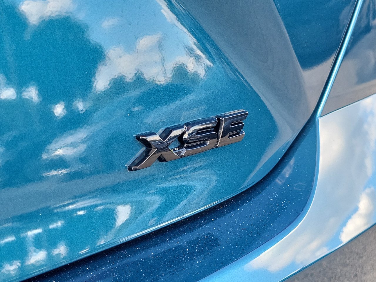 Used 2025 Toyota Camry XSE FWD image 7