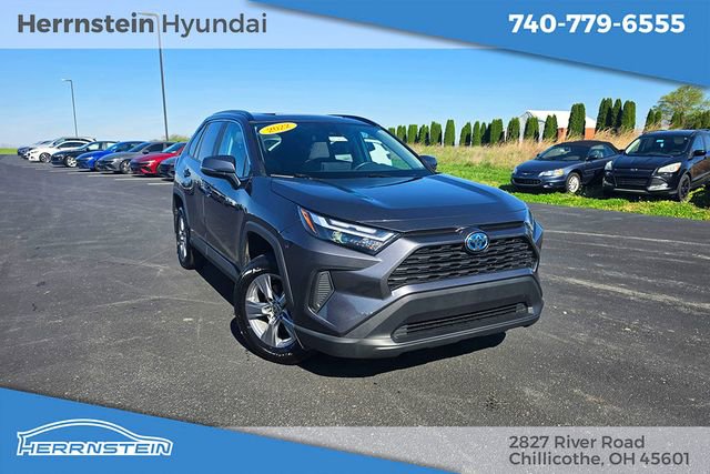 Used 2022 Toyota RAV4 XLE w/ Convenience Package AWD/4WD image 1