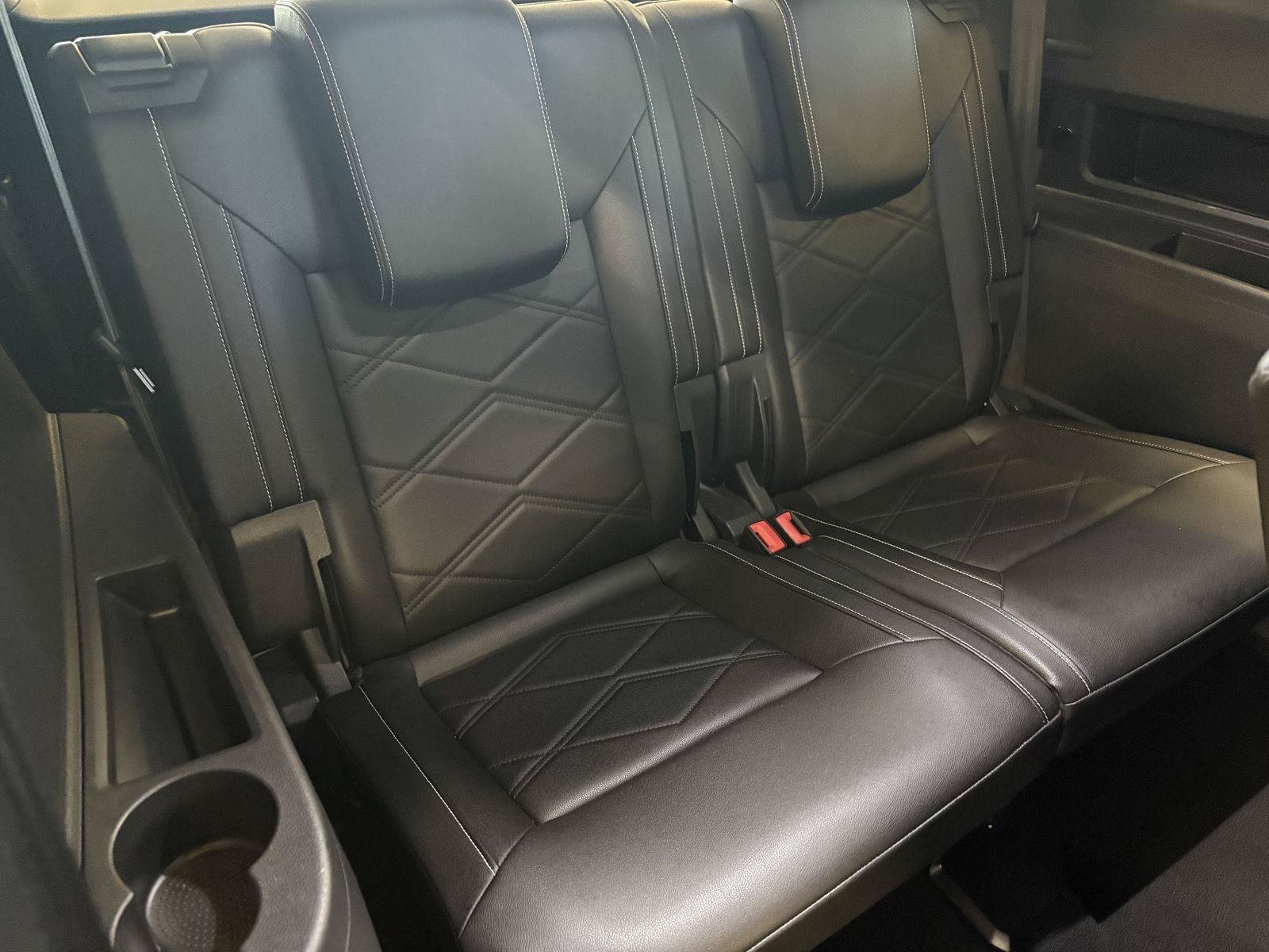 Used 2025 Volkswagen Atlas SE AWD/4WD image 18