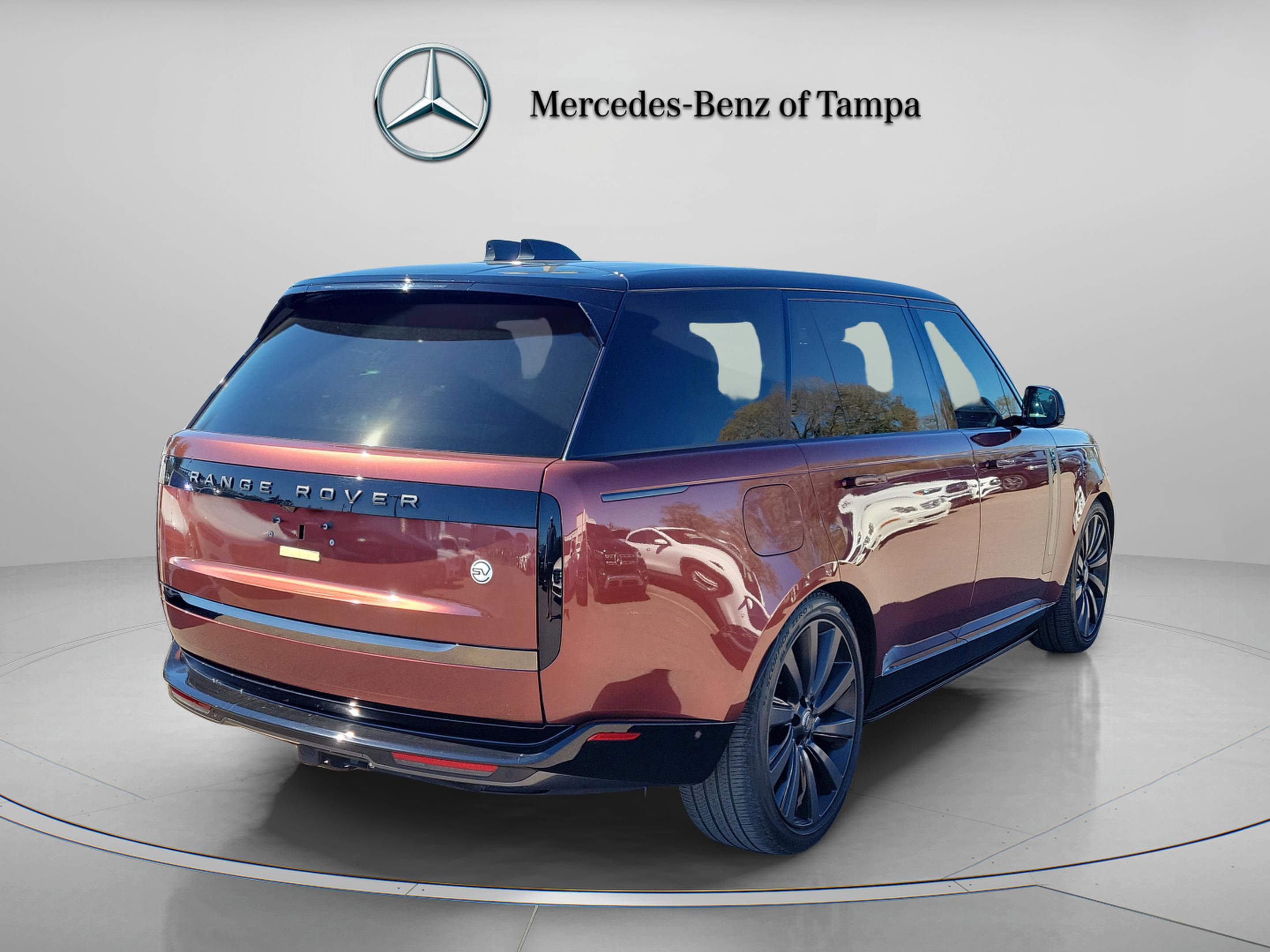 Used 2023 Land Rover Range Rover SV image 4