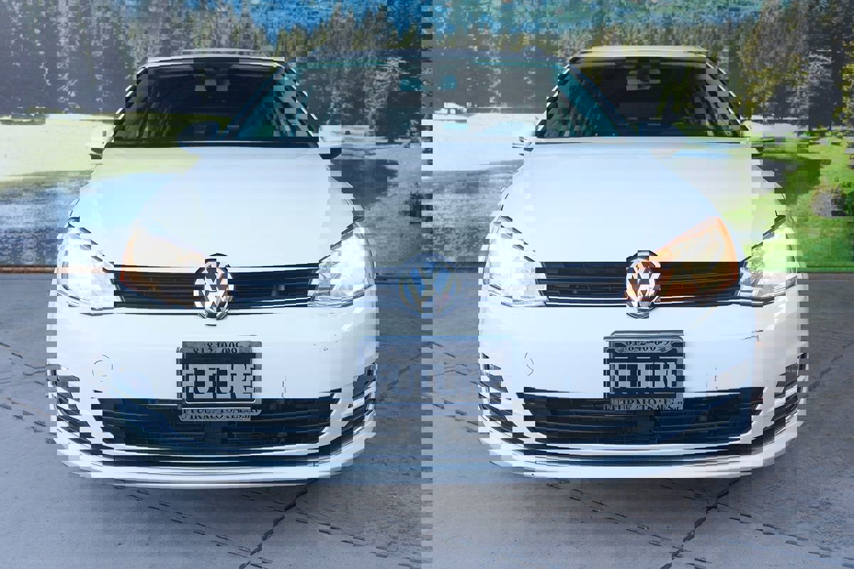 Used 2017 Volkswagen Golf SEL image 2