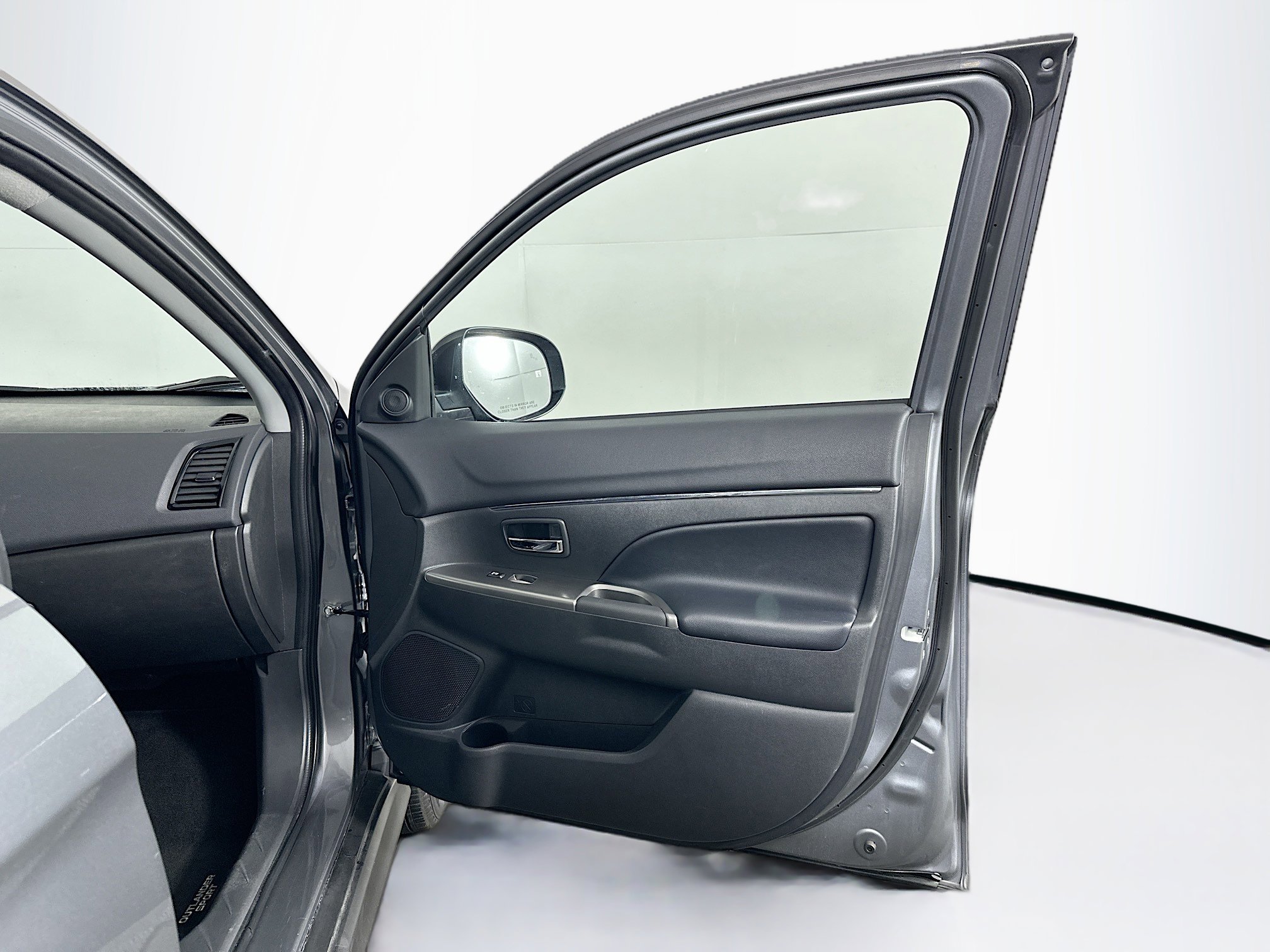 Used 2025 Mitsubishi Outlander Sport SE image 30