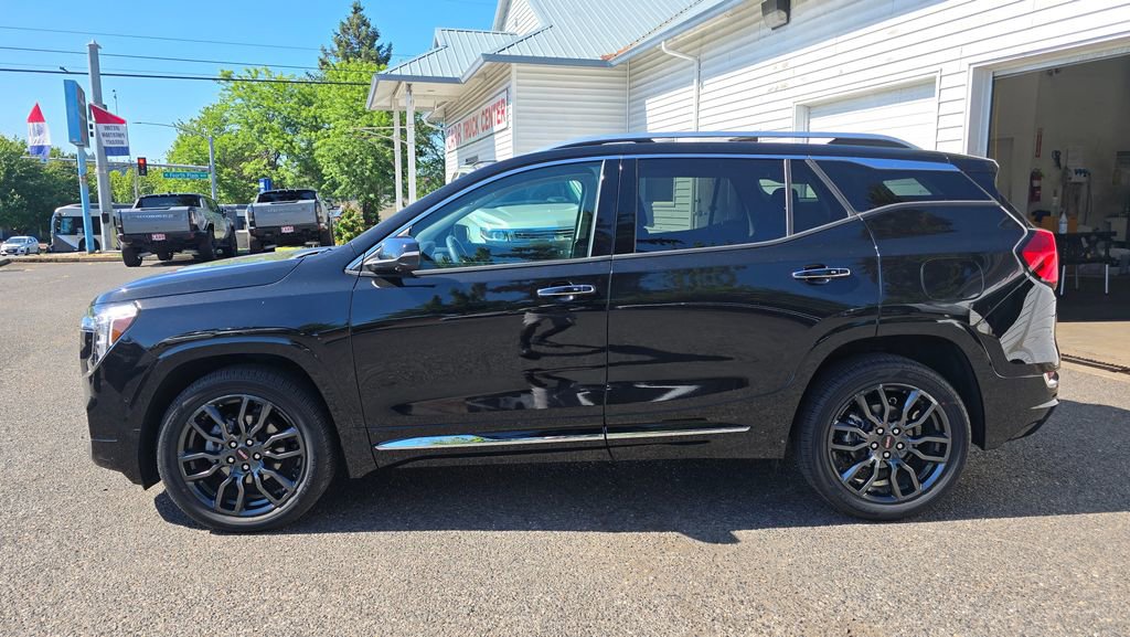 Used 2023 GMC Terrain Denali w/ Black Diamond Edition AWD/4WD image 6