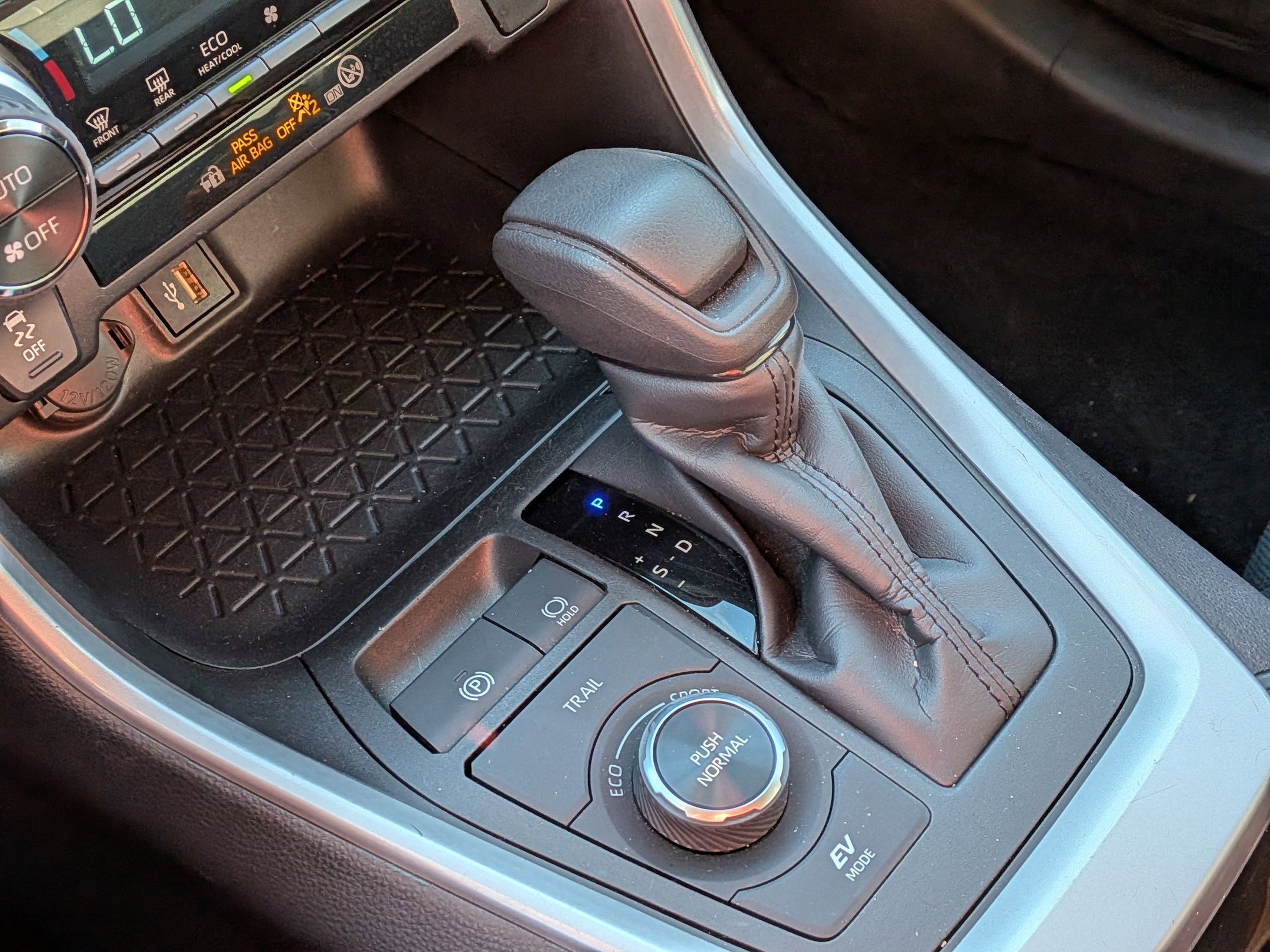 Used 2025 Toyota RAV4 XLE image 25