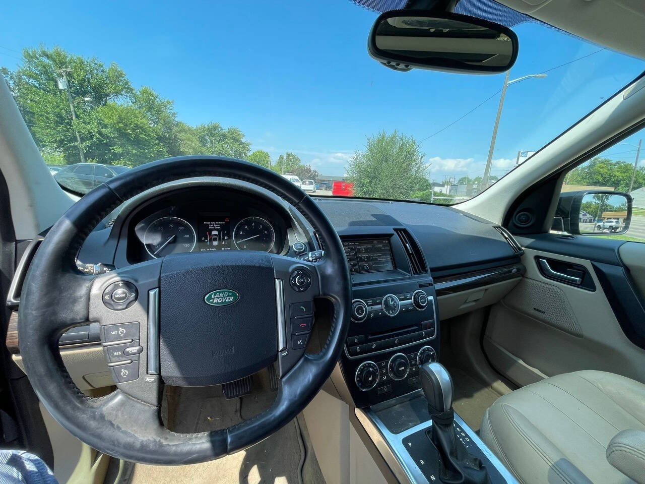 Used 2013 Land Rover LR2 HSE image 14