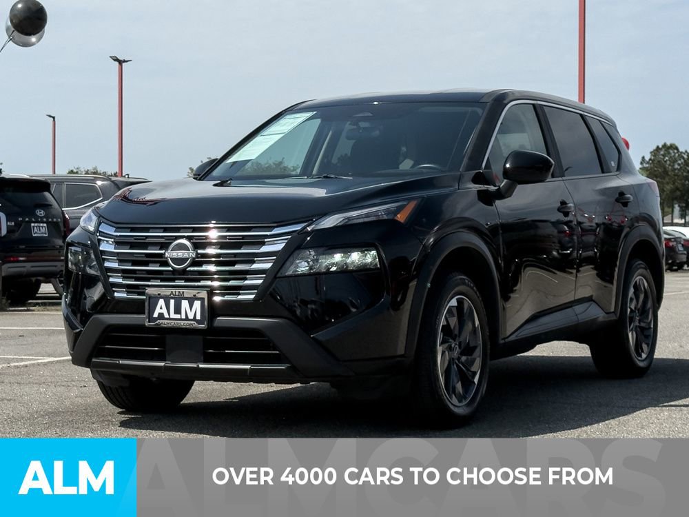 Used 2025 Nissan Rogue SV image 2