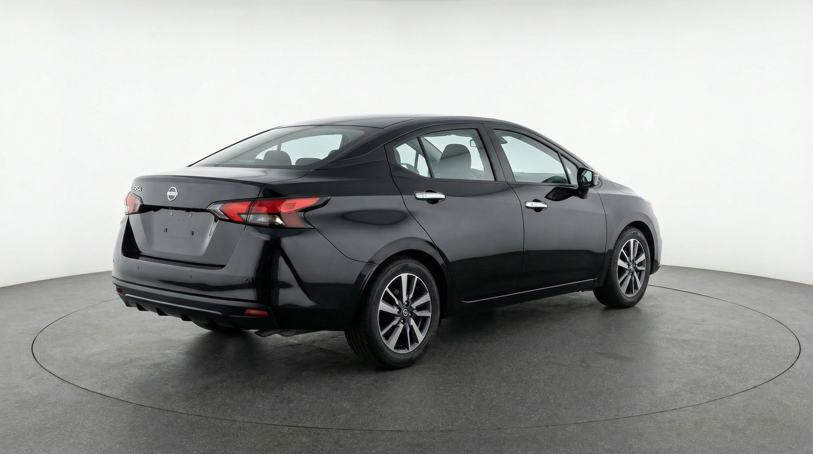 Used 2025 Nissan Versa SV image 9