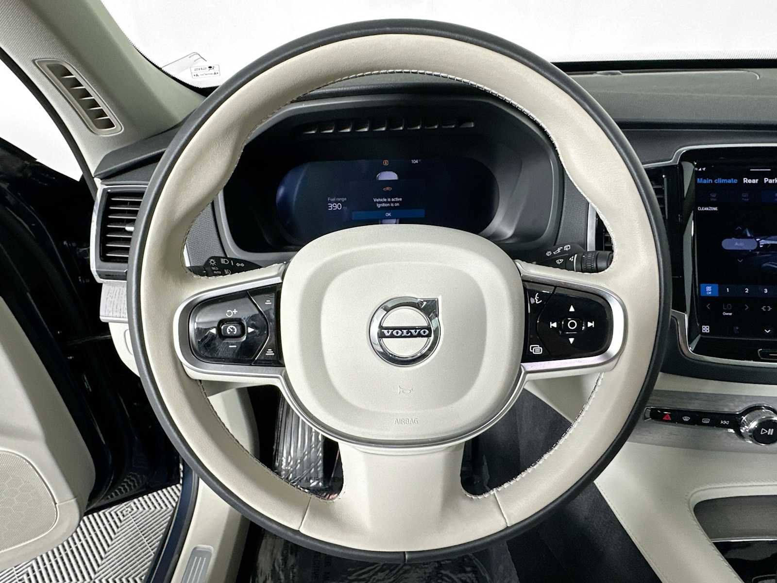 Used 2025 Volvo XC90 B6 Plus w/ Protection Package Premier image 11