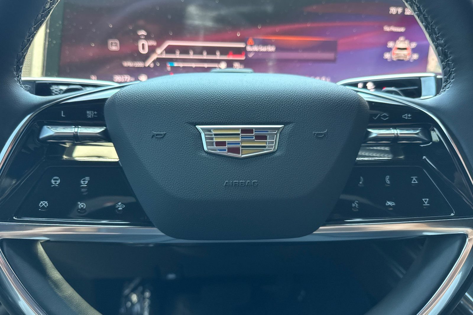 Used 2025 Cadillac Escalade ESV Luxury AWD/4WD image 25