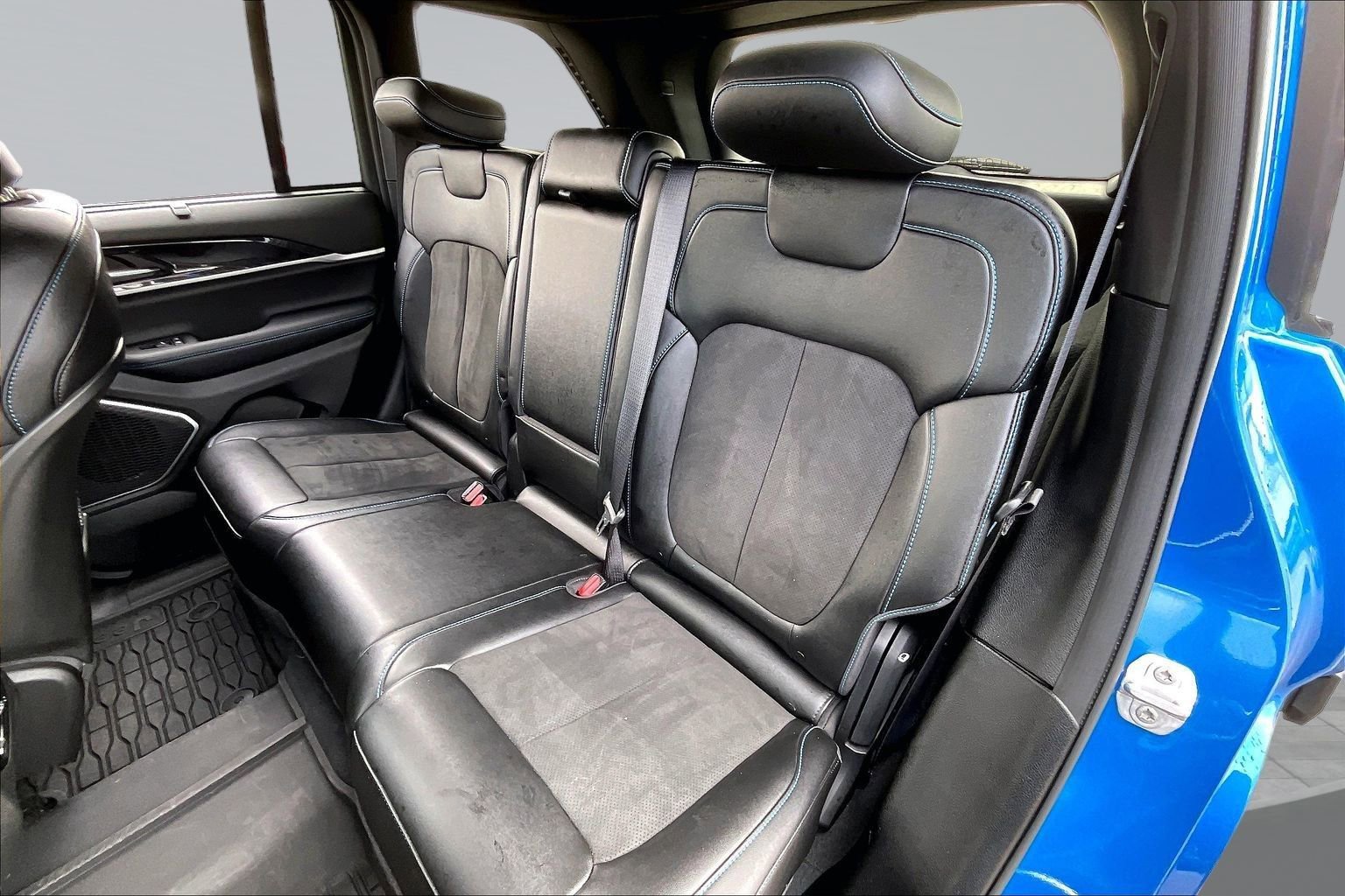 Used 2022 Jeep Grand Cherokee Trailhawk w/ Luxury Tech Group III image 26