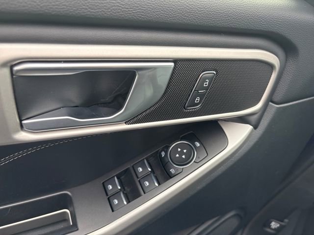 Used 2023 Ford Explorer XLT w/ Equipment Group 202A image 18