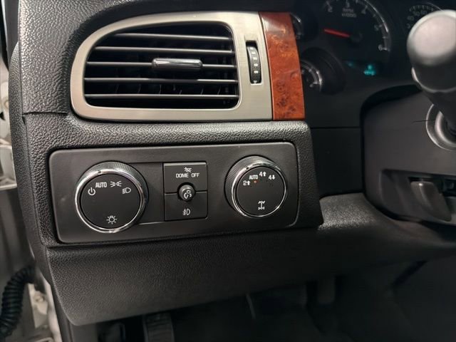 Used 2011 Chevrolet Avalanche LTZ image 17