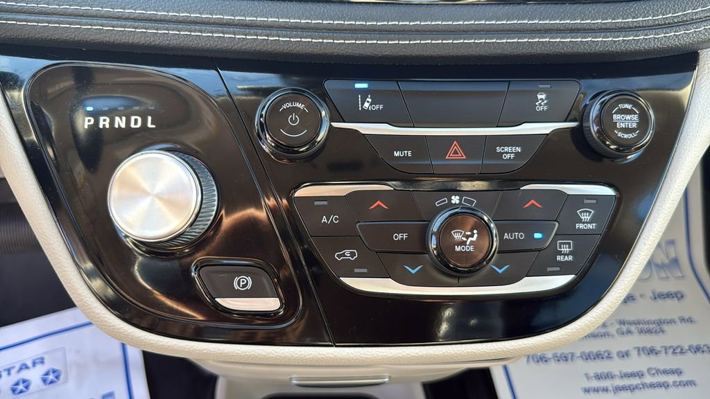 Used 2022 Chrysler Pacifica Touring-L image 26