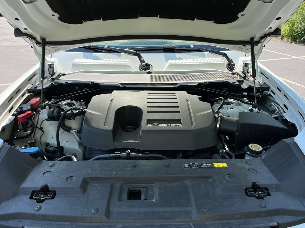 Used 2023 Land Rover Defender 110 SE AWD/4WD image 23