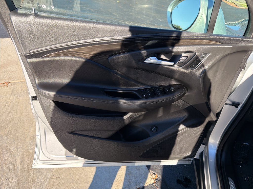 Certified 2019 Buick Envision Essence AWD/4WD image 12