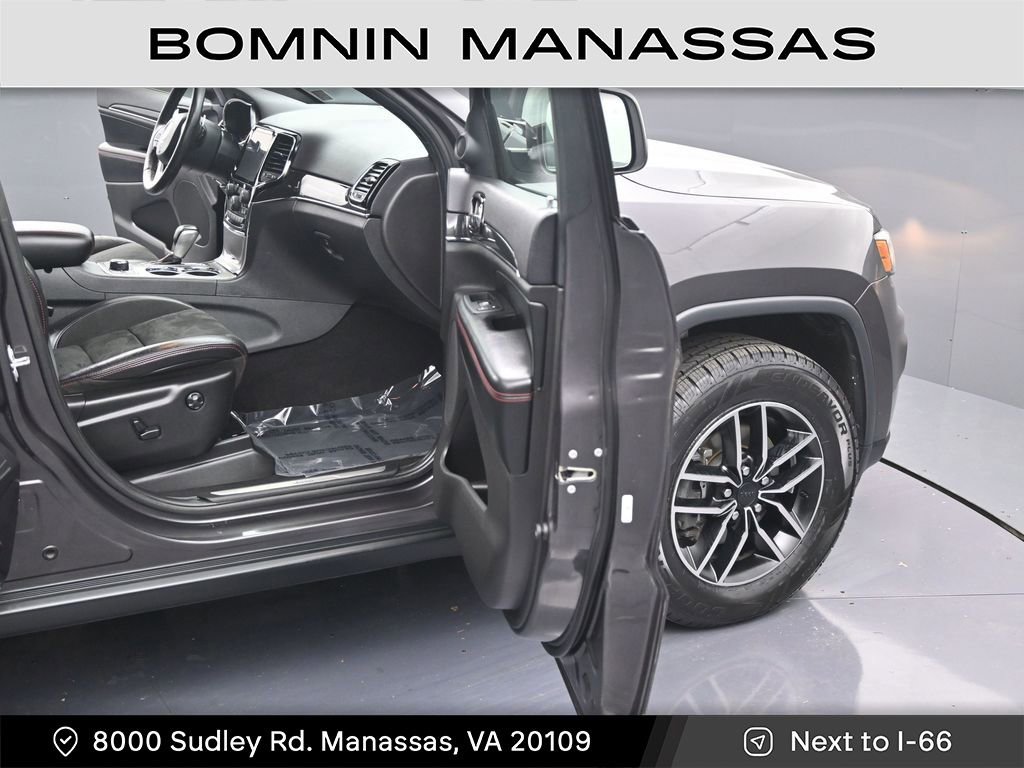 Used 2019 Jeep Grand Cherokee Trailhawk image 9