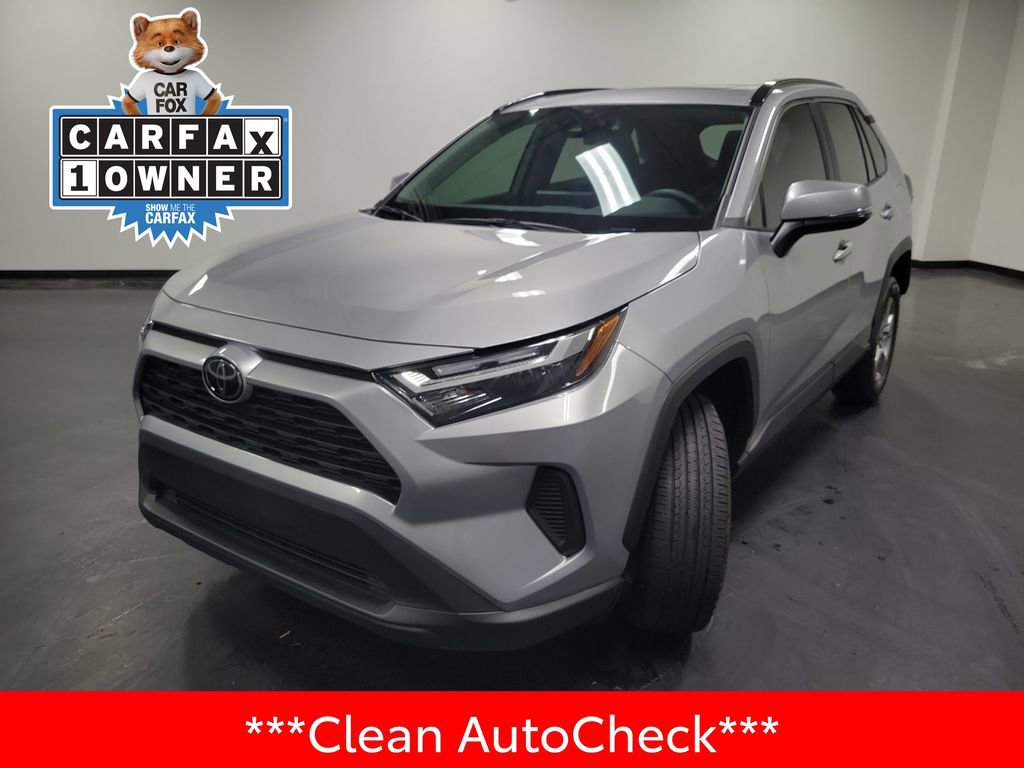 Used 2024 Toyota RAV4 XLE w/ Convenience Package image 4