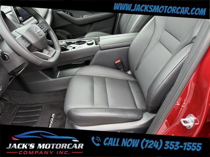 Used 2025 Nissan Rogue SV w/ SV Premium Package image 26
