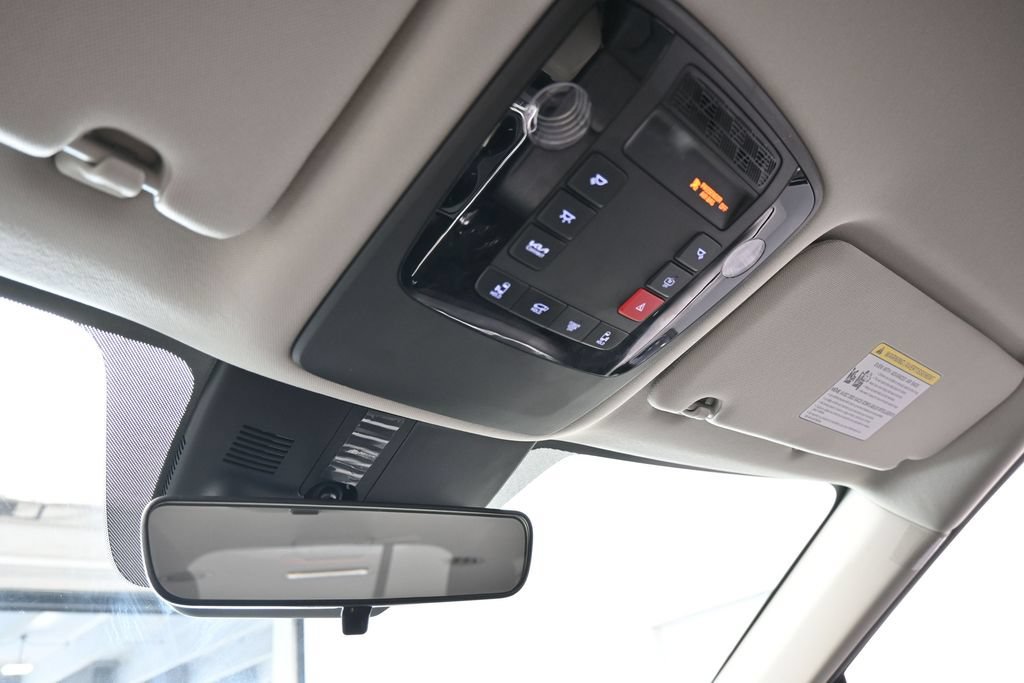 Used 2025 Kia Carnival EX FWD image 30