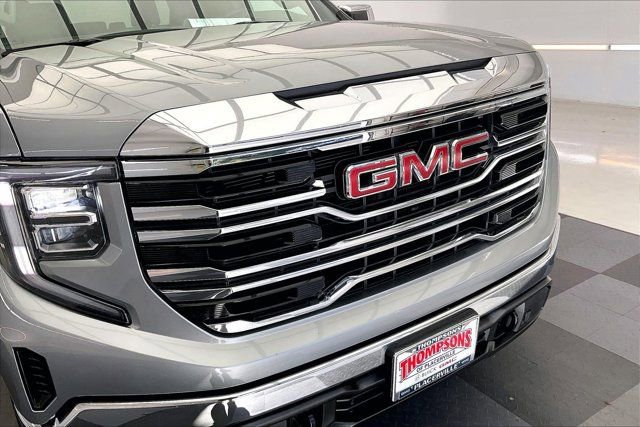 Used 2023 GMC Sierra 1500 SLT w/ SLT Premium Package AWD/4WD image 29