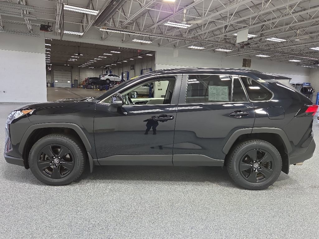 Used 2019 Toyota RAV4 XLE w/ Convenience Package AWD/4WD image 4