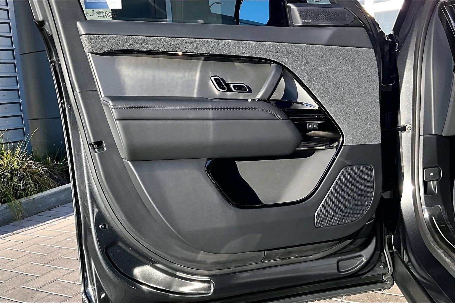 Used 2025 Land Rover Range Rover Sport Dynamic SE image 23