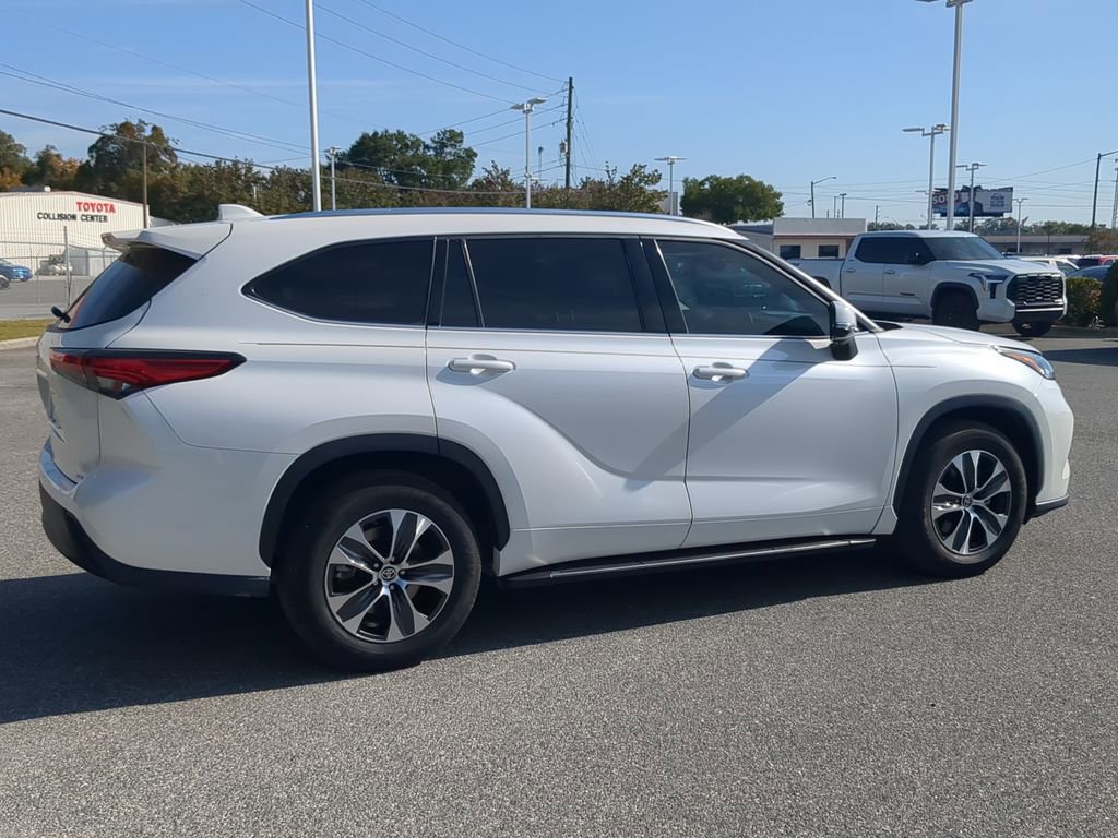 Used 2021 Toyota Highlander XLE image 13