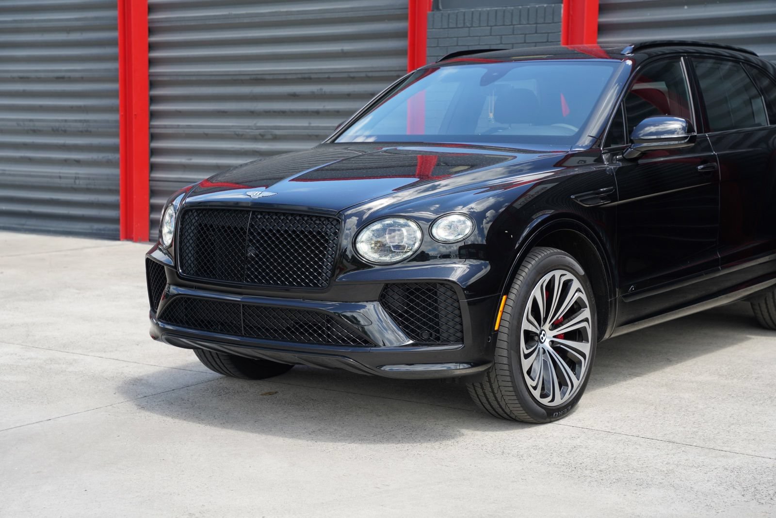Used 2023 Bentley Bentayga AWD/4WD image 2