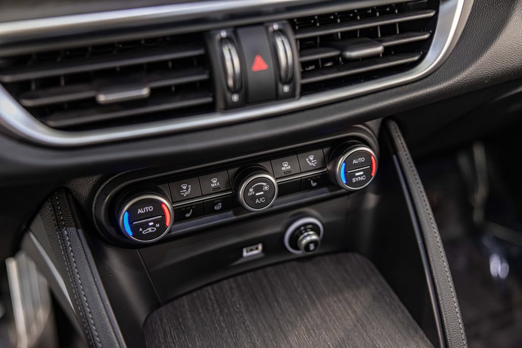 Used 2023 Alfa Romeo Stelvio Ti AWD/4WD image 29