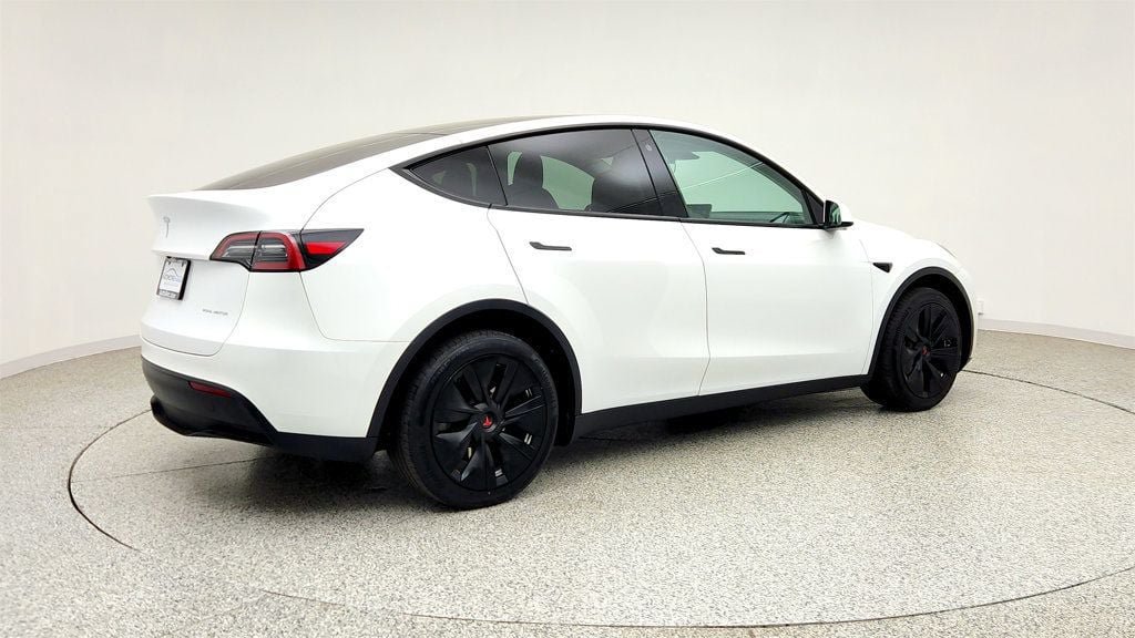 Used 2023 Tesla Model Y Long Range AWD/4WD image 5