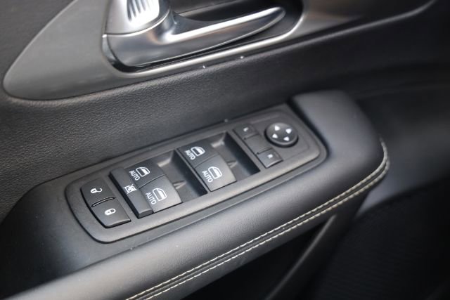 Used 2026 Chrysler Pacifica Select image 40