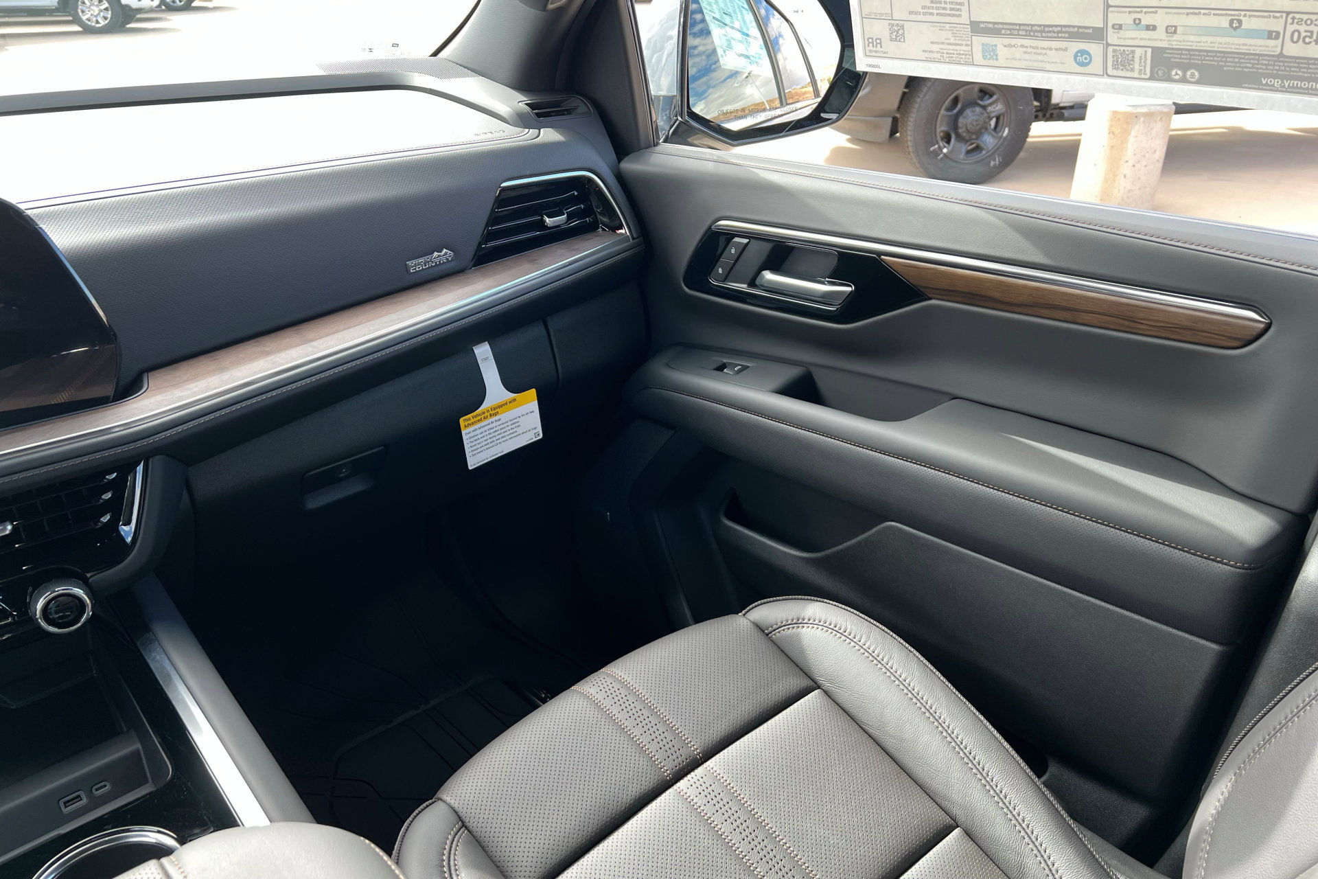 New 2026 Chevrolet Suburban High Country image 11