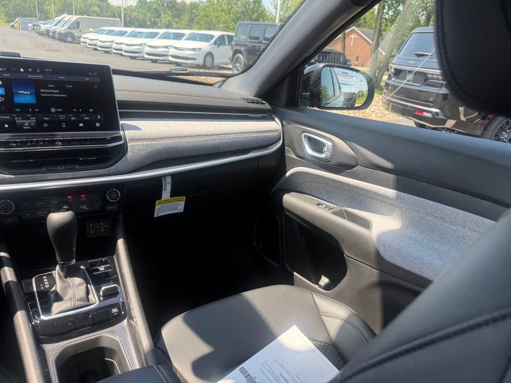 New 2026 Jeep Compass Latitude AWD/4WD image 39