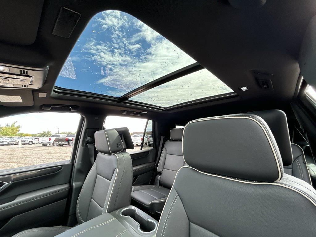New 2026 GMC Yukon Elevation w/ Elevation Premium Package AWD/4WD image 19