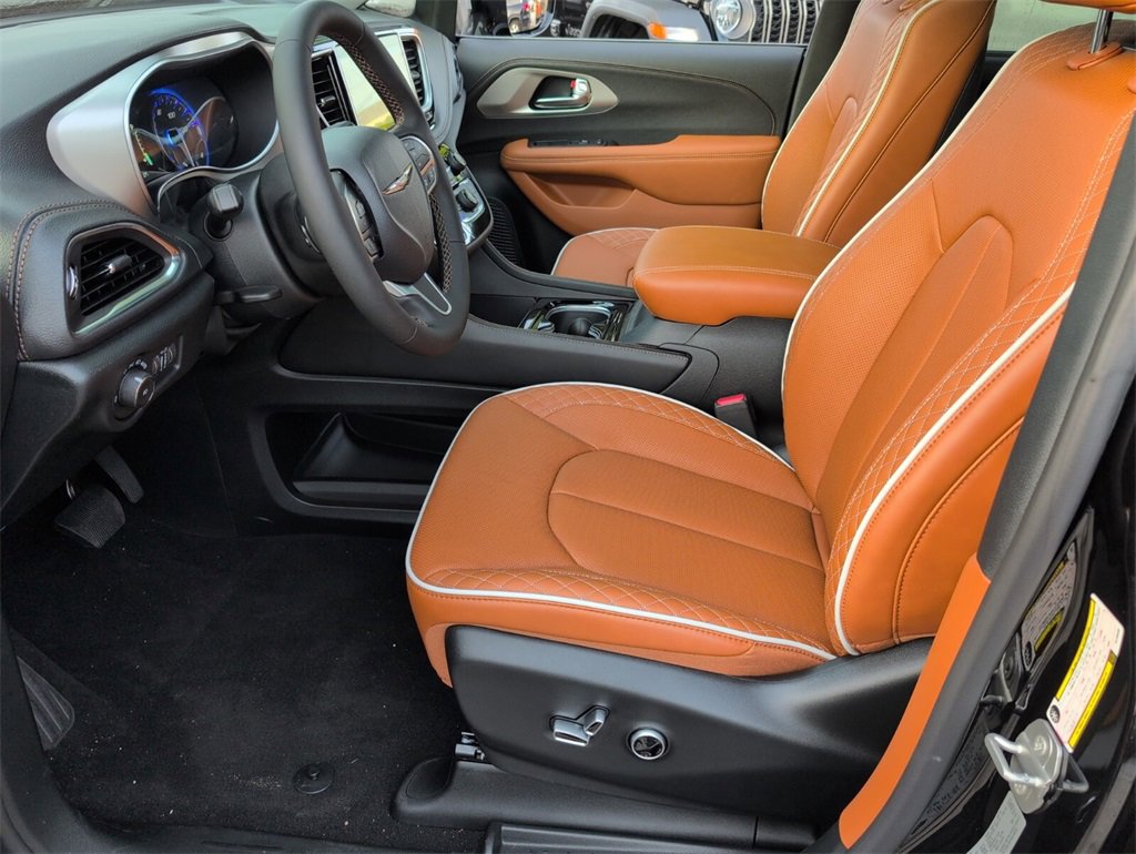 New 2026 Chrysler Pacifica Pinnacle image 6