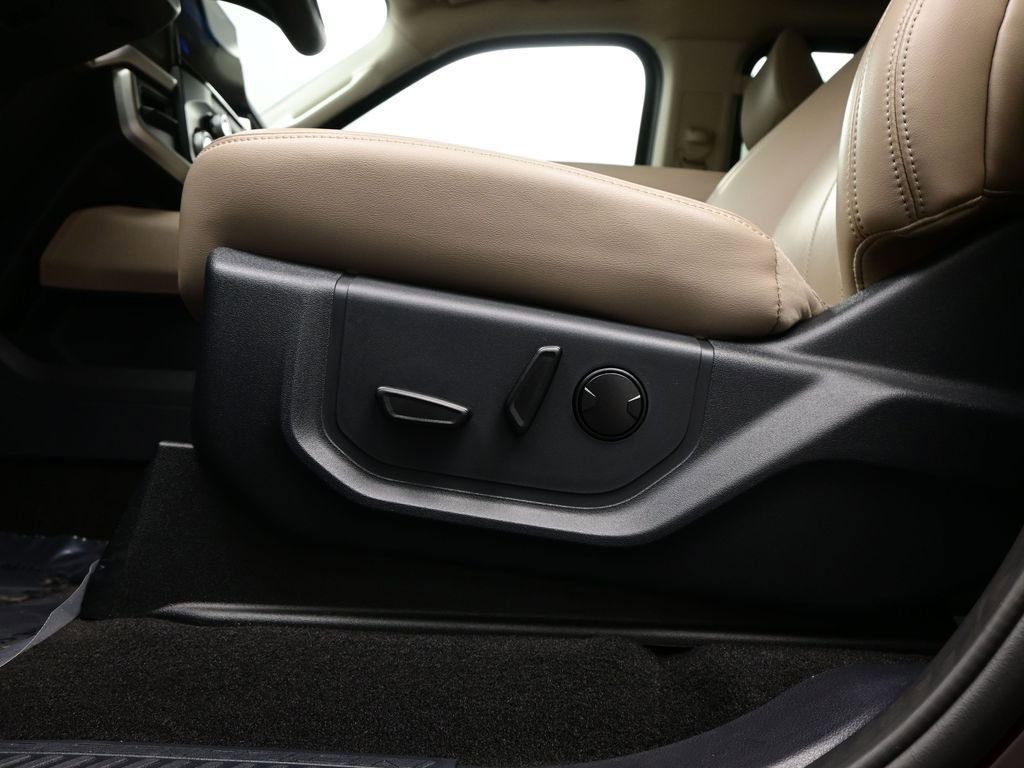 Used 2024 Ford Expedition XLT image 12