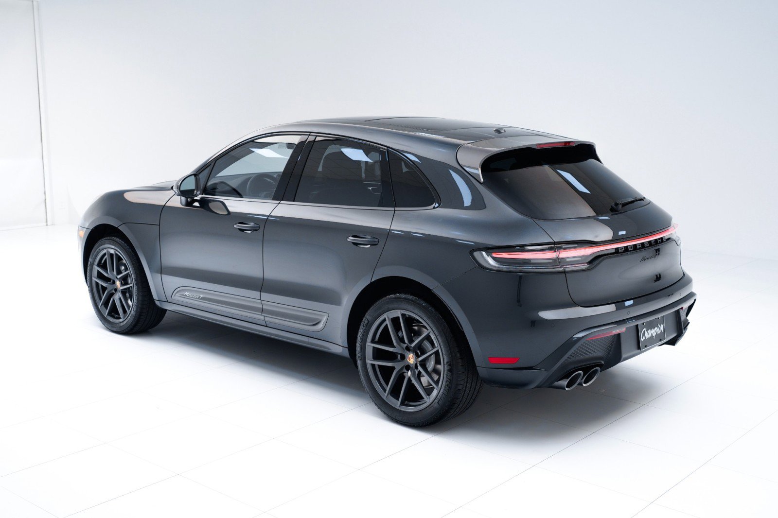 New 2026 Porsche Macan image 3