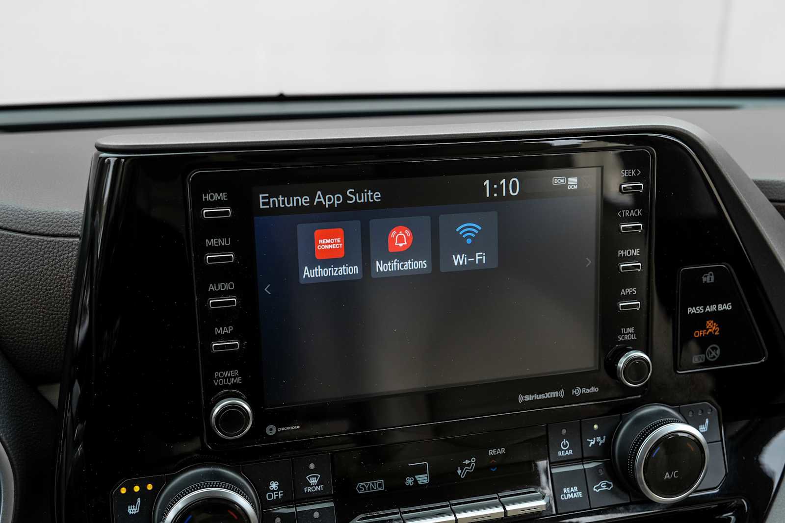 Used 2021 Toyota Highlander XLE image 32