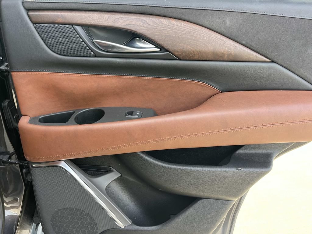 Used 2017 Cadillac Escalade Premium Luxury RWD image 23