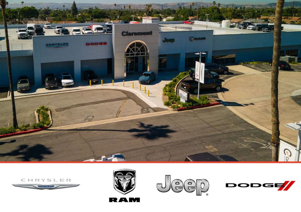 Used 2020 Dodge Grand Caravan SXT image 5