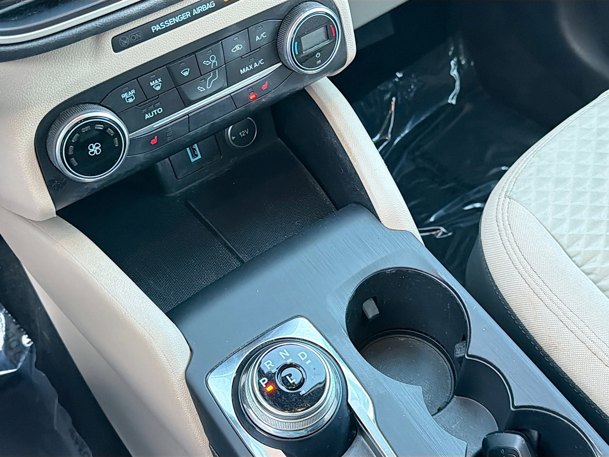 Used 2020 Ford Escape SE image 26