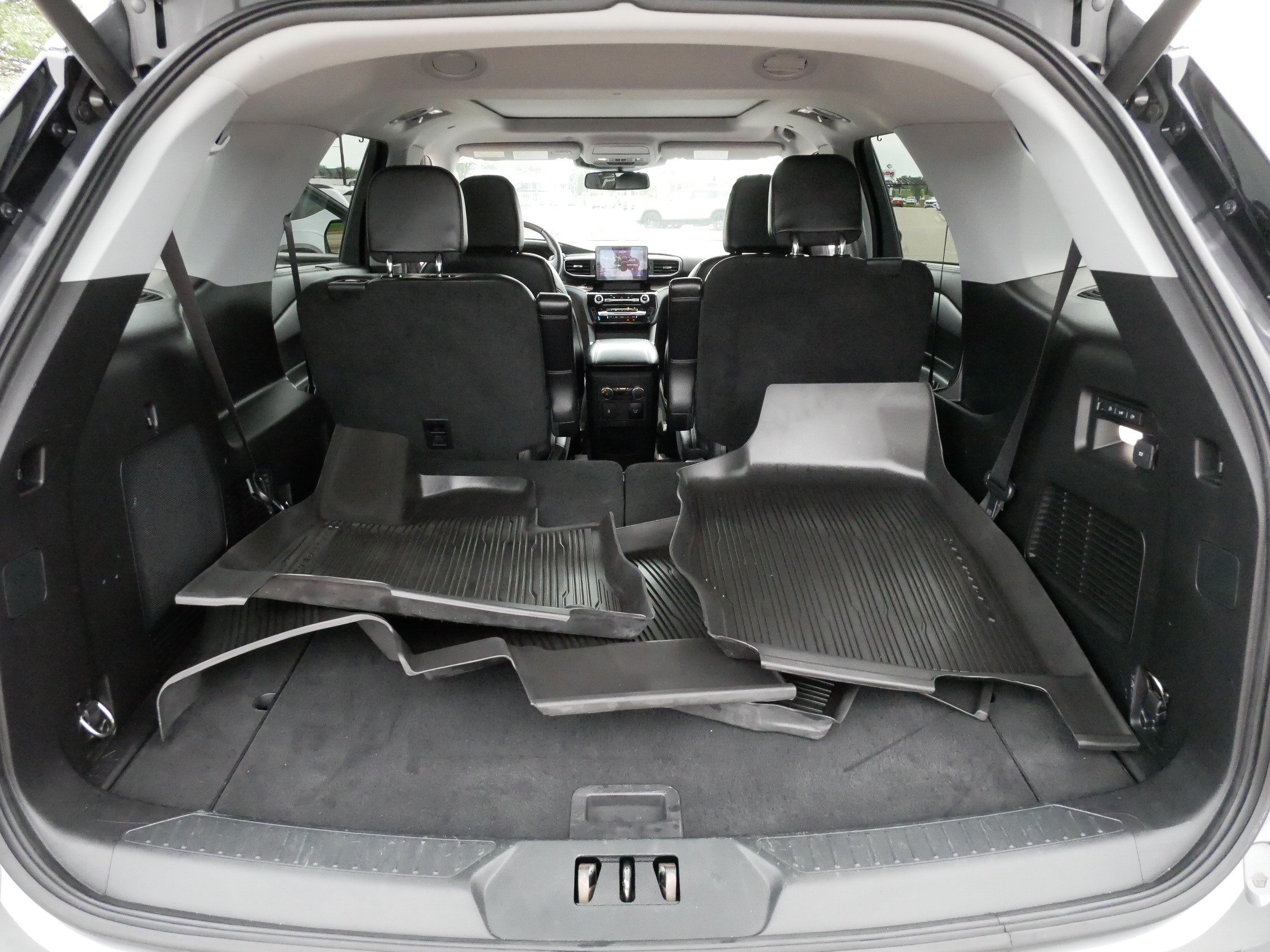 Used 2021 Ford Explorer Limited w/ Hybrid Equipment Group 310A AWD/4WD image 18