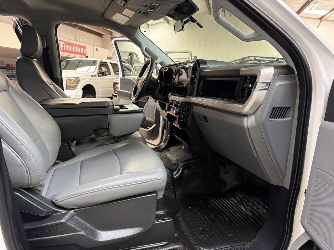 Used 2024 Ford F550 4x4 Crew Cab Super Duty image 32
