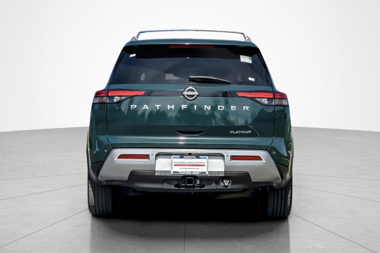 Used 2022 Nissan Pathfinder Platinum w/ Cargo Package image 4