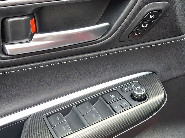 Used 2021 Toyota Venza XLE image 15