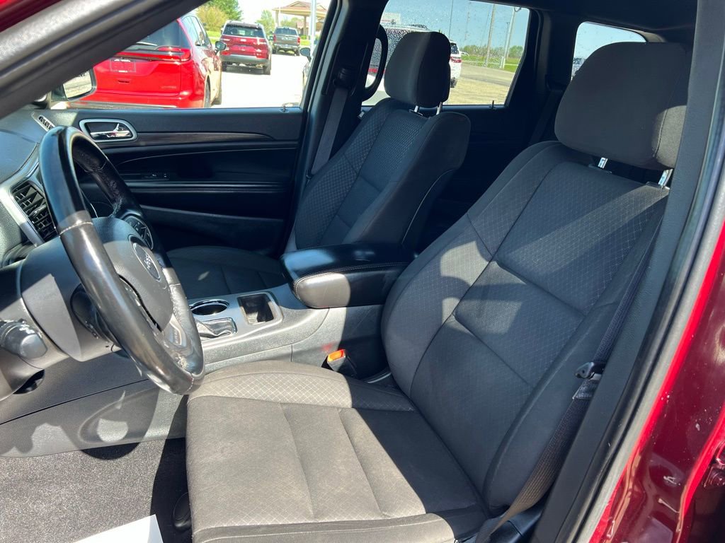 Used 2021 Jeep Grand Cherokee Laredo AWD/4WD image 26