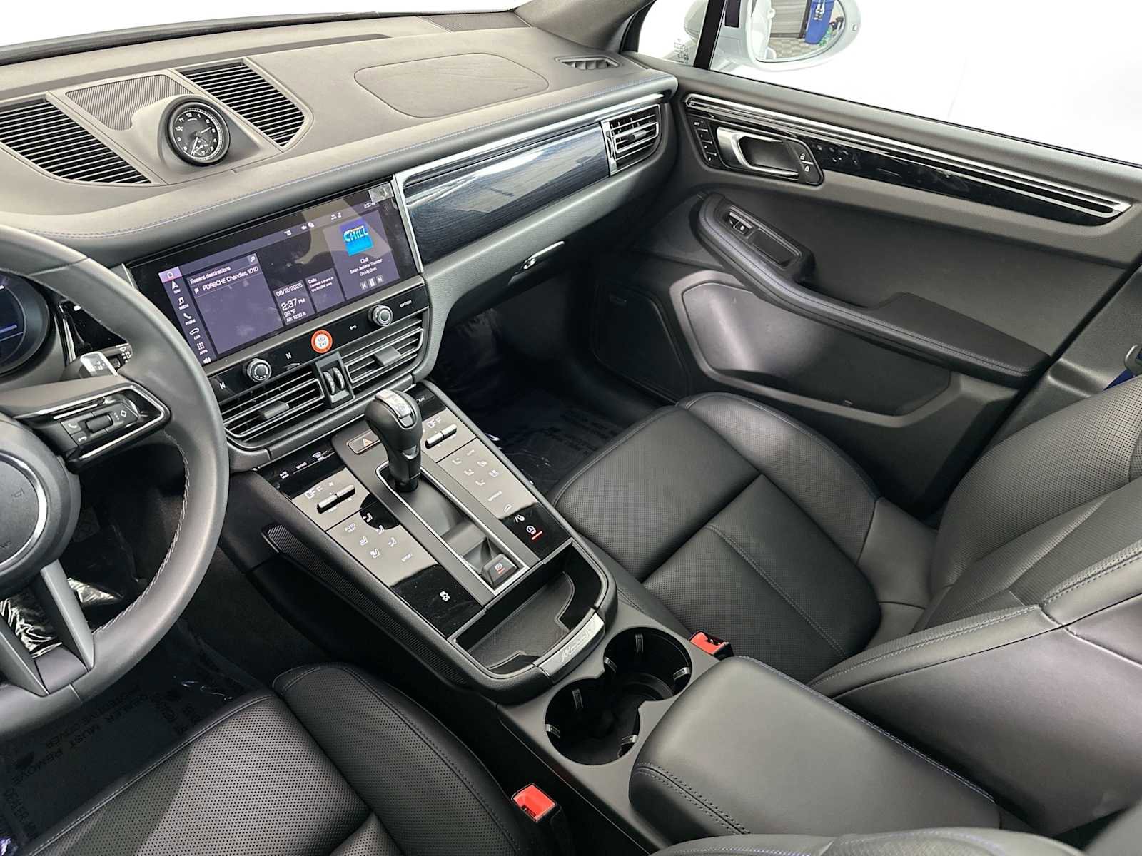 Certified 2025 Porsche Macan image 24