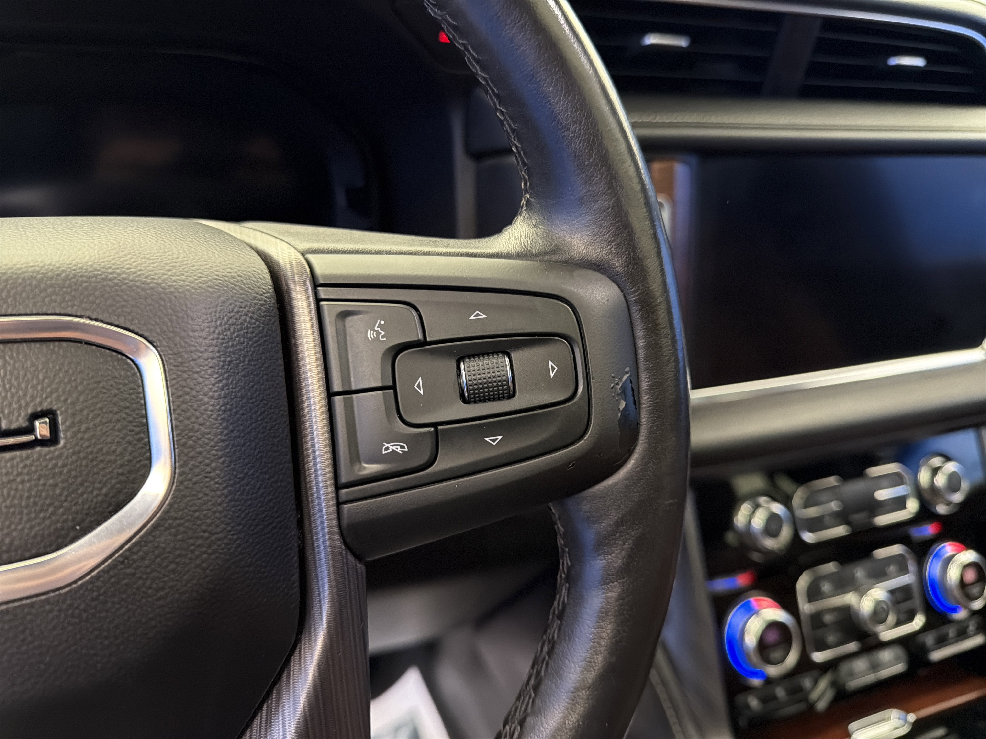 Used 2023 GMC Yukon XL Denali Ultimate image 17