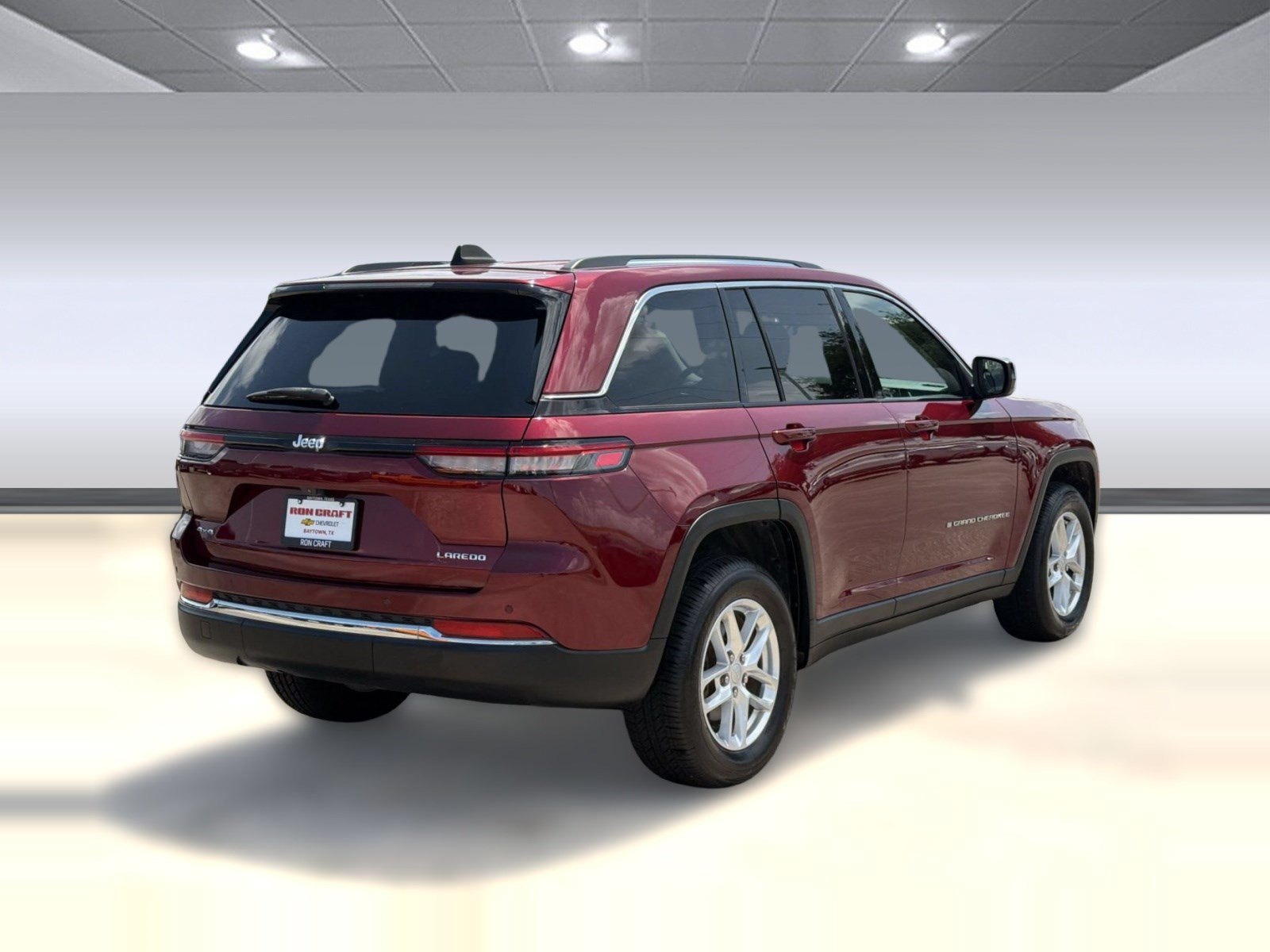 Used 2023 Jeep Grand Cherokee Laredo AWD/4WD image 9