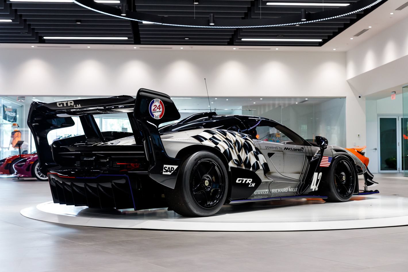 Used 2020 McLaren Senna RWD image 23